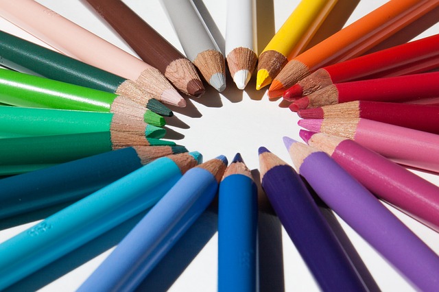 colors of pencils in circle