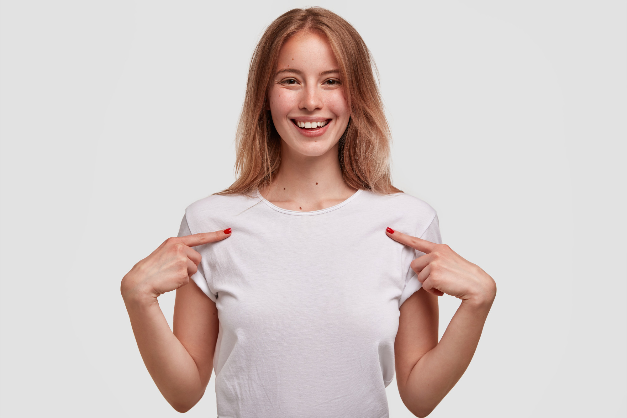 woman wearing white shirt