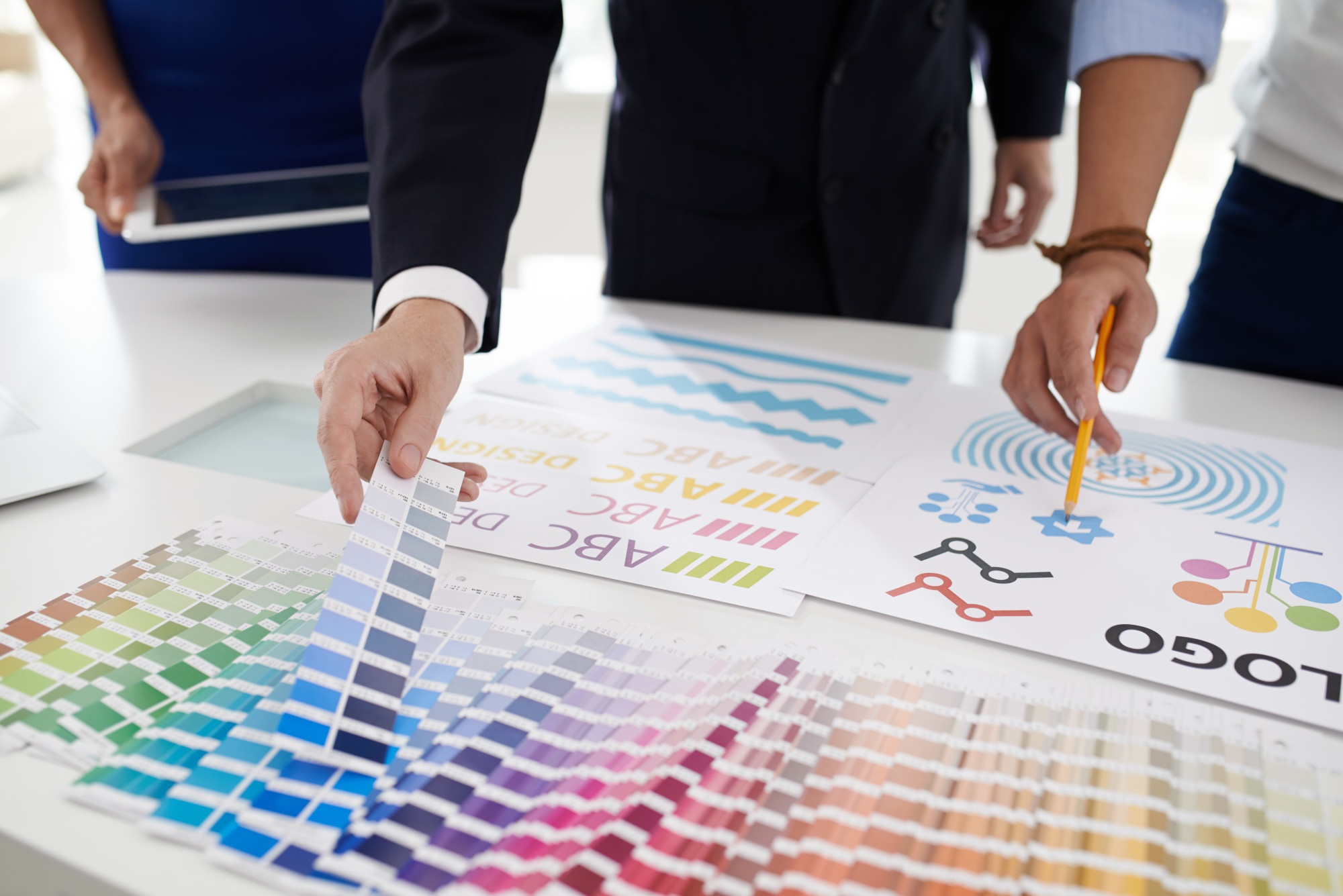 logo designers picking colors