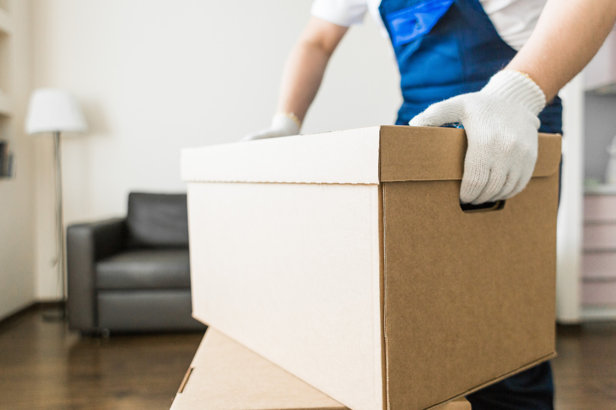 4 Reasons to Hire Professional Moving Services